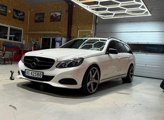 Mercedes-Benz E220 9 of 28