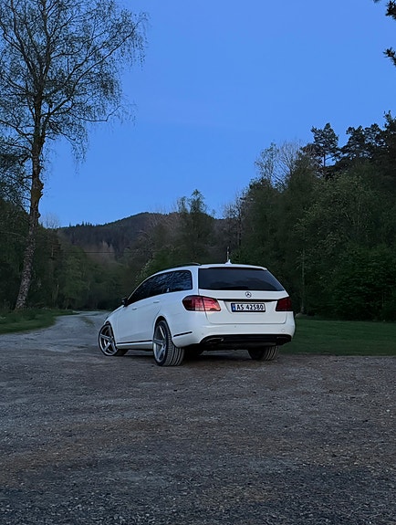 Mercedes-Benz E220 14 of 28