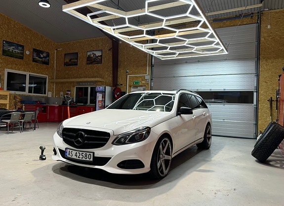Mercedes-Benz E220 10 of 28