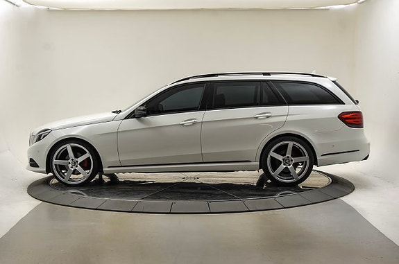 Mercedes-Benz E220 2 of 28
