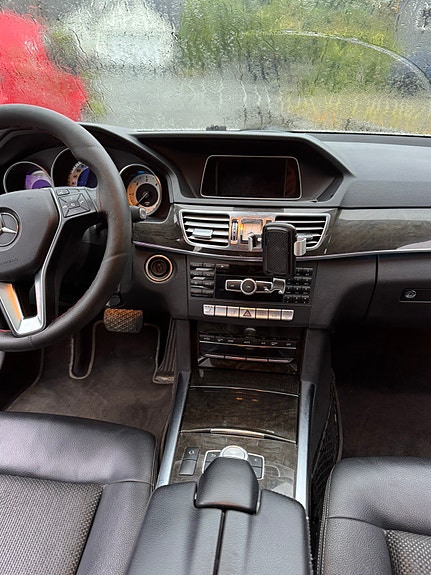 Mercedes-Benz E220 21 of 28