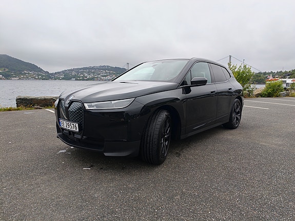 BMW iX 2 of 5