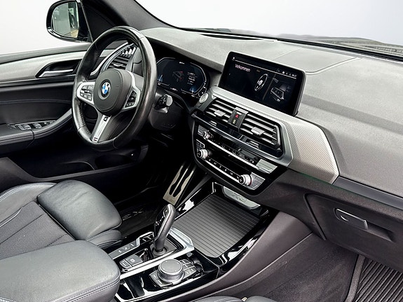 Digital instrumentklynge og touchskjerm med Apple Carplay-ready.