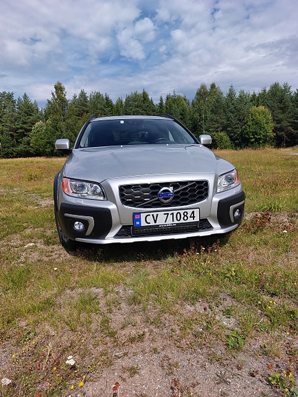 Volvo XC70 2 of 5