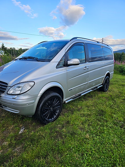 Mercedes-Benz Viano 2 of 5
