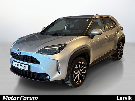 SUV med LED hovedlys og karakteristisk grille, klar for eventyr.
