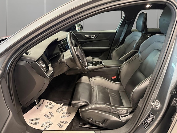 Volvo V60 10 of 30