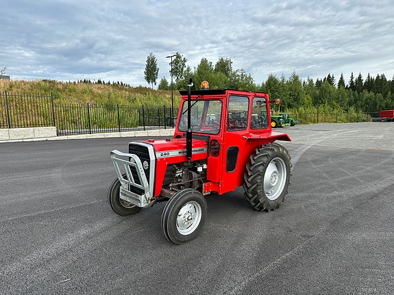Massey Ferguson 240 2 of 30