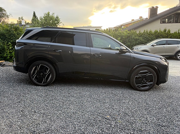 Peugeot e-5008 7 of 30