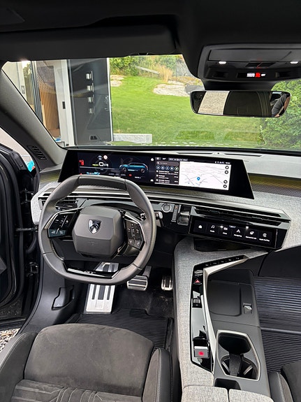 Peugeot e-5008 18 of 30