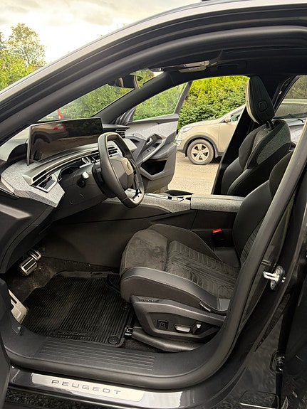 Peugeot e-5008 15 of 30