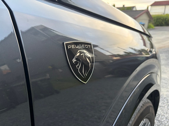 Peugeot e-5008 12 of 30