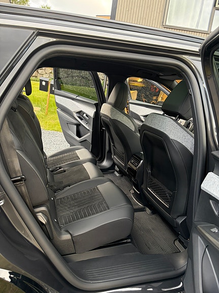Peugeot e-5008 22 of 30