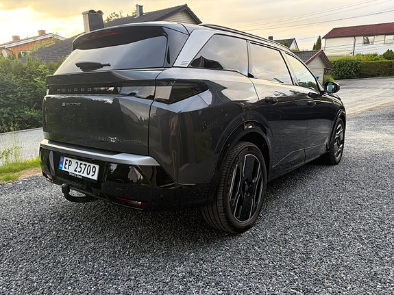 Peugeot e-5008 6 of 30