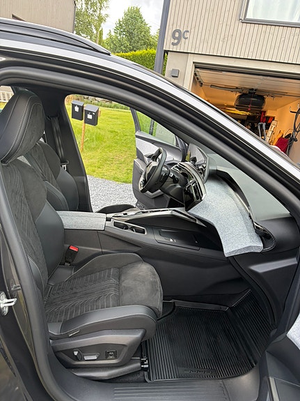 Peugeot e-5008 16 of 30