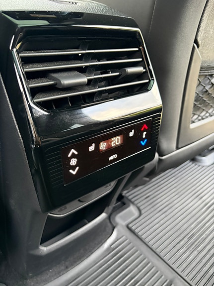 Peugeot e-5008 24 of 30