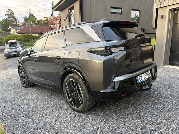 Peugeot e-5008 4 of 30