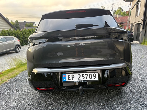 Peugeot e-5008 5 of 30