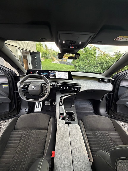 Peugeot e-5008 17 of 30