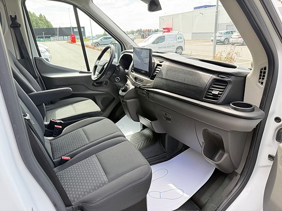 Ford E-Transit 350 L2 Van 24 of 30