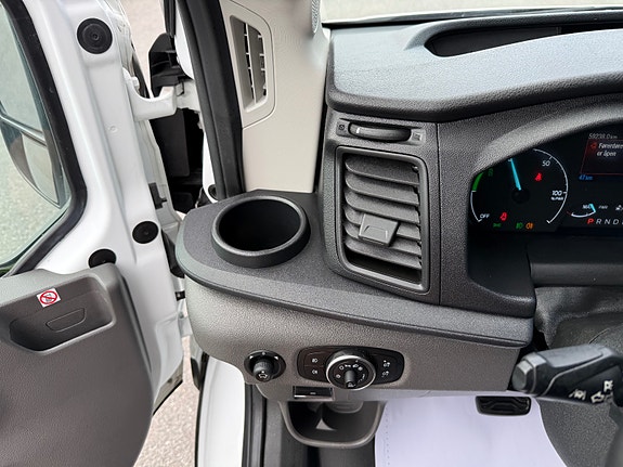 Ford E-Transit 350 L2 Van 14 of 30