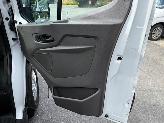 Ford E-Transit 350 L2 Van 30 of 30
