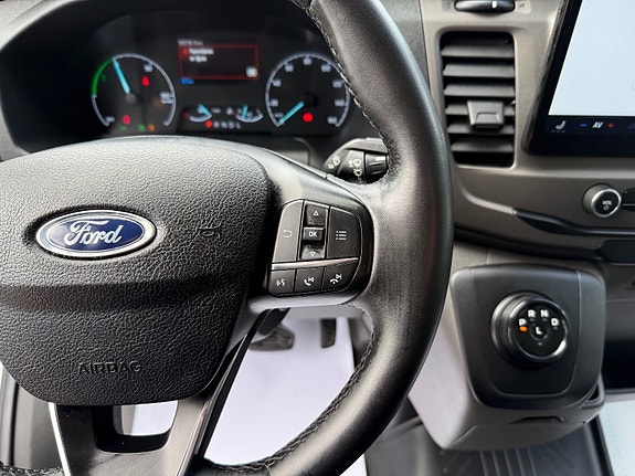 Ford E-Transit 350 L2 Van 10 of 30