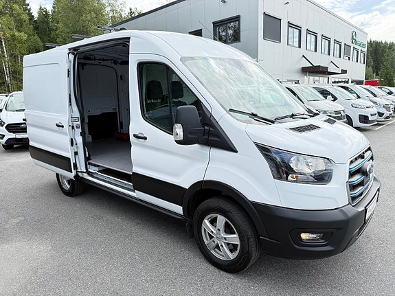Ford E-Transit 350 L2 Van 6 of 30