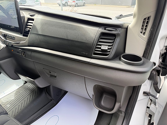 Ford E-Transit 350 L2 Van 25 of 30
