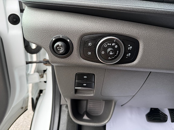 Ford E-Transit 350 L2 Van 13 of 30
