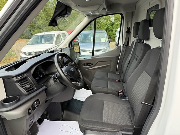 Ford E-Transit 350 L2 Van 2 of 30
