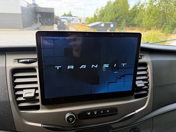 Ford E-Transit 350 L2 Van 19 of 30