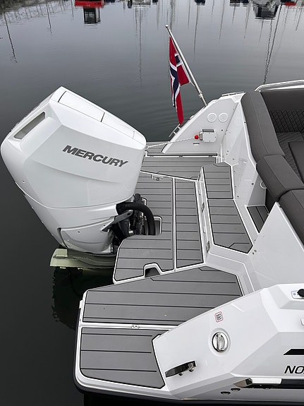 RYDDESALG: Nordkapp Noblesse 830 Mercury 400 hk. - kun 45 timer, hekktruster ++ 24 of 30