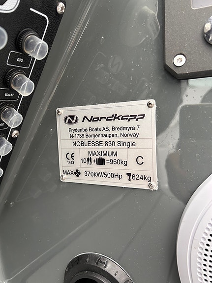 RYDDESALG: Nordkapp Noblesse 830 Mercury 400 hk. - kun 45 timer, hekktruster ++ 10 of 30