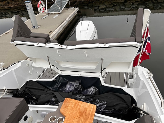 RYDDESALG: Nordkapp Noblesse 830 Mercury 400 hk. - kun 45 timer, hekktruster ++ 23 of 30
