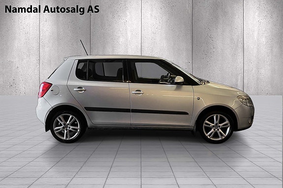 Skoda Fabia 2 of 14