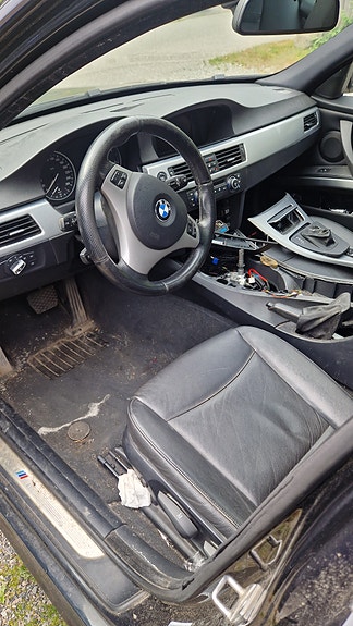 BMW 318d 3 of 5