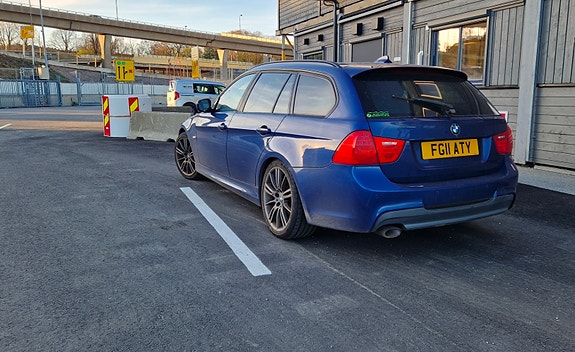 BMW 318d 2 of 5