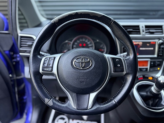 Toyota Verso-S 14 of 30