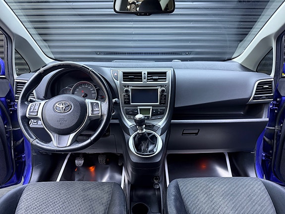 Toyota Verso-S 10 of 30