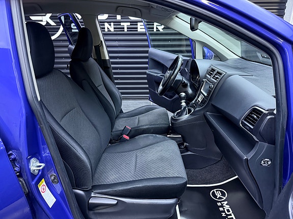 Toyota Verso-S 23 of 30