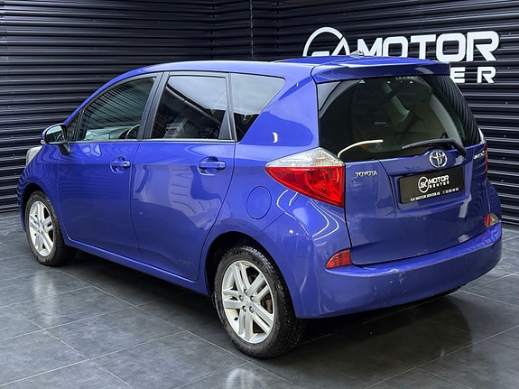 Toyota Verso-S 2 of 5