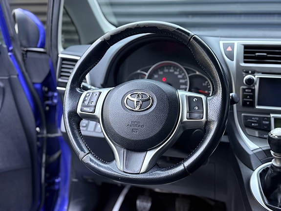 Toyota Verso-S 13 of 30