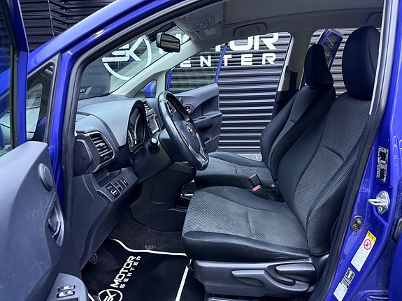 Toyota Verso-S 22 of 30