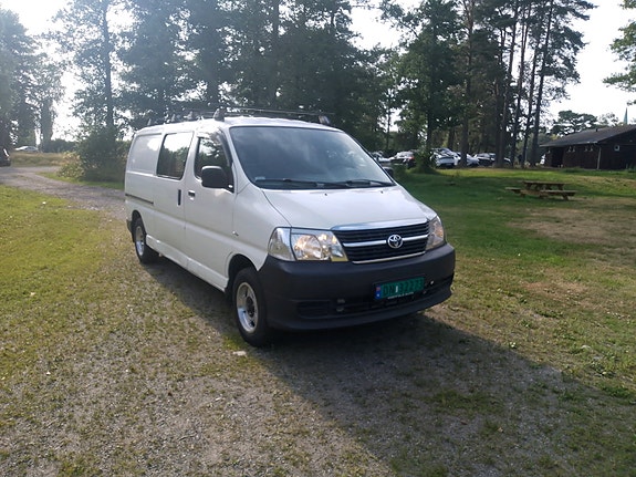 Toyota HiAce 3 of 5