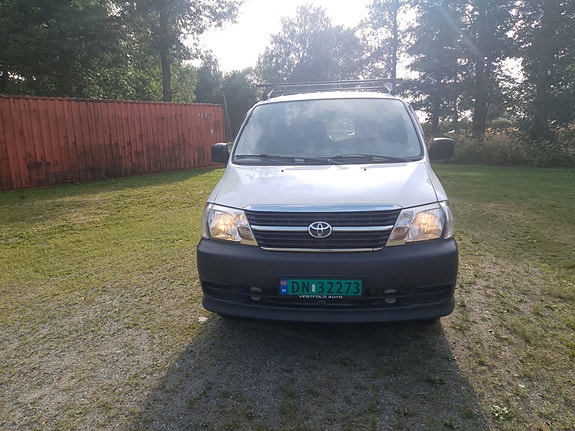 Toyota HiAce 2 of 5
