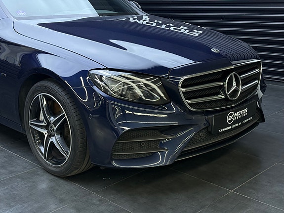 Mercedes-Benz E300 de 3 of 30
