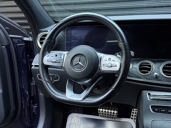 Mercedes-Benz E300 de 13 of 30