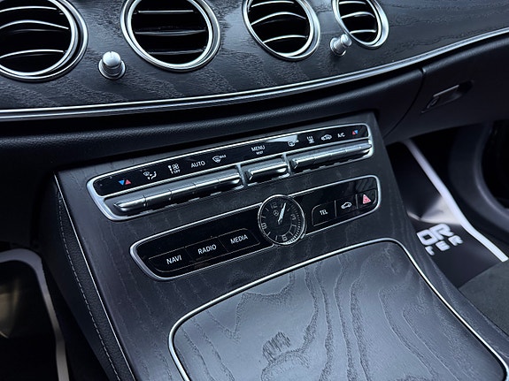 Mercedes-Benz E300 de 22 of 30