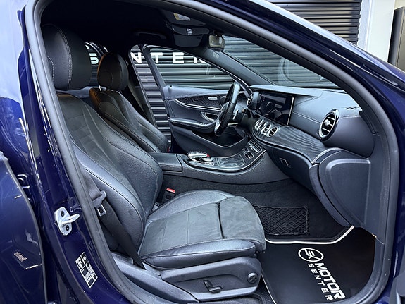 Mercedes-Benz E300 de 25 of 30